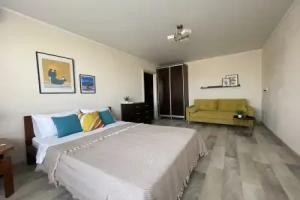 U Khersonesa Flat, Sevastopol