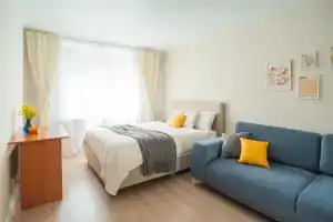 Prostornaya S Bolshim Kolichestvom Spalnykh Mest Flat