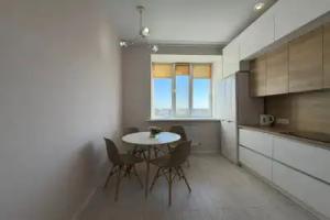 V Tsentre Pavlodara Ryadom S Mechetyyu Apartments, Pavlodar
