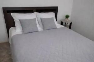 Dvuhkomnatnaya Natalie Rooms ryadom s TC Obrazcovyj dlya 6 gostej Flat, Syzran