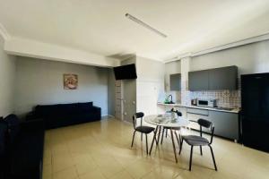 Uyutnaya Studiya Na 1 Linii V Adlere Apartments, Adler