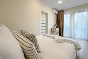 Na pervoj beregovoj linii ot Serdce Adlera Flat, Adler