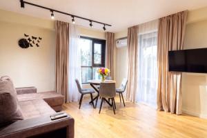Prostornaya S Vidom Na More I Gory Flat, Lazarevskoye