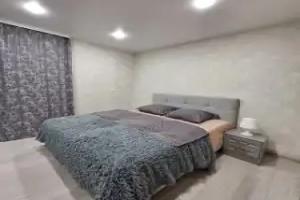 Otlichnaya 1-Komnatnaya Na 2 Etazhe Flat, Uraj