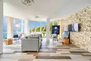 Dizaynera v 100m ot morya Ya na more Flat, Sochi