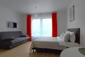 Okolo Metro Lesnaya Flat