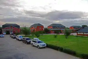 Avalon Hotel, Rechnoy