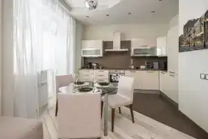 S bolshoy gostinoy, garderobnoy i dvumya sanuzlami u metro CSKA Apartments, Moscow