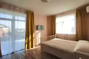 Brit Apartments, Adler