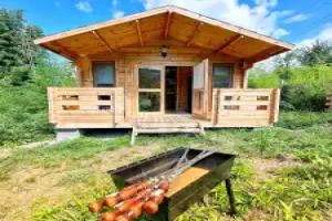 So Svoim Dvorikom i Mangalom Bungalow, Thubun
