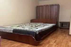 V Tsentre Goroda V Rayone Filarmonii Flat, Kirov