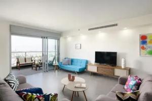 Deluxe & Terrace with City Overview by FeelHome  Apartments, Rishon LeZion