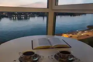 S Vidom Na Nevu Flat