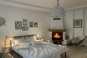 S kaminom v Amalienau  Apartments, Kaliningrad