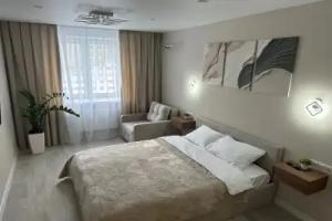 Uyutnaya S Novym Remontom Flat, Engels