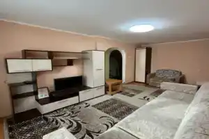 V Tsentre Ishima Prostornaya 3-Komn. Dlya Komandirovok I Semyi Flat, Ishim