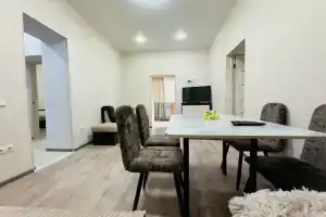 Trekhkomnatnaya Flat, Kislovodsk