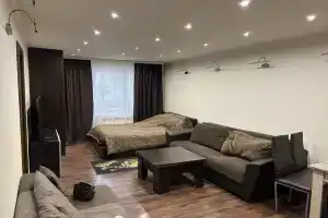 U Metro s Dzhakuzi Flat, Ekaterinburg