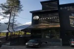 Moon Hotel, Terskol
