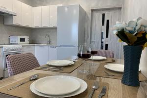 Yevrodvukhkomnatnaya v tsentre goroda 50 Let Oktyabrya Flat