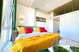 Yutnaya Studiya S Ponoramnimi Oknami V centre Adlera More Flat 3, Adler