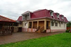V Chastnom Dome na Koltsevoy Apartments, Baslata