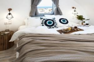 Pnoi Luxury Suites Guest house, Karterados