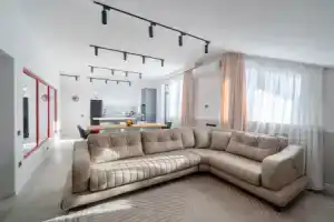 Trekhkomnatniye Niabi Mansard Apartments, Tbilisi