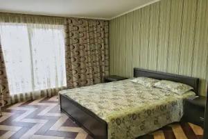 Dvukhkomnatnaya c Balkonamy na Naberezhnoy Yalty Flat, Yalta