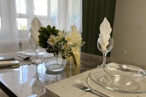 V 100 M Ot Morya Dlya 4kh Person Alfa Rent 112 Flat, Anapa