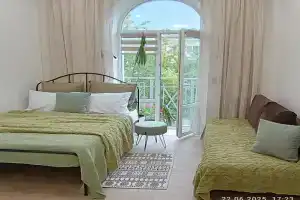 Tsentr Stalinka s Balkonom Flat