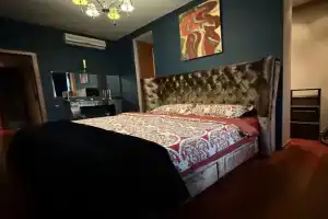 U Kremlya Flat, Moscow