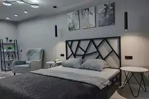 Lyuks na Leninskoy Flat, Lida