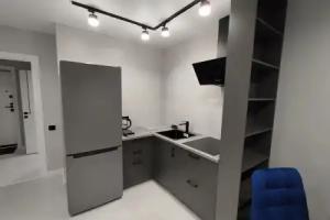 Na Kolotilova Flat, Engels