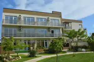 Dacha Leo Guest House, Shtormove