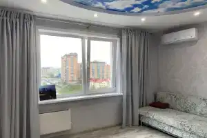 S Novym Remontom i Vidom na Gorod Flat, Kazan