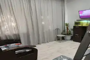 Na zemle v tsentre goroda Flat, Yeysk