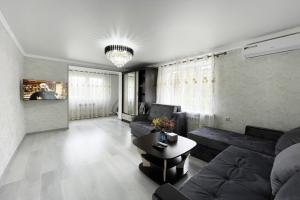 Ryadom s naberezhnoy goroda Flat