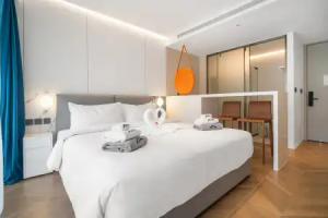Resort Stylish Beachfront Studio A110 Layan Apartments, Layan Beach