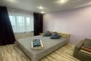 1-K Kvartira vozle Aeroporta Flat, Ob'
