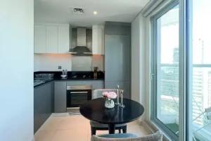 Apartment KeyRock Living | Chic Studio w/ Burj Khalifa View, Dubai