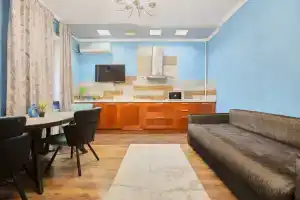 S Dvuspalnoy Krovatyyu I Divanom Flat, Makhachkala