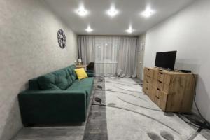 Trekhkomnatnaya Na 3-J Mikrorayone 25 Flat, Uraj