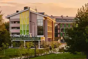 Park-Otel Dobrograd (korpus Grand), Dobrograd
