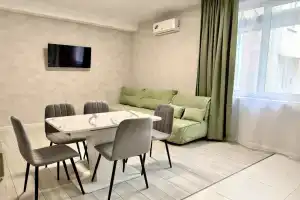 Cрetyrekhmestnye S Kukhney Apartments, Lazarevskoye