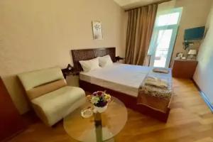 Nur Hotel, Baku