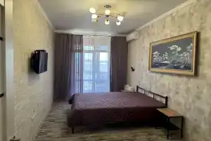 571 V Tsentre S Balkonom I Kukhney Gostinoy Flat, Gelendzik