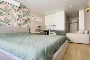 Monro Apartment, Adler
