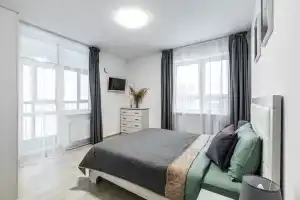 ot Lobanov Apart na 27 etazhe s panoramnym vidom na tsentr goroda Flat, Ekaterinburg