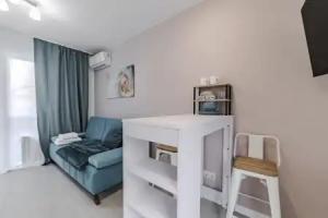 S Balkonom v Kurortnom Gorodke u Morya Apartments, Adler